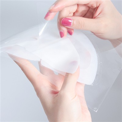 Nauja nykstančios veido kaukės formulė per naktį grožį perkelia į kitą lygį